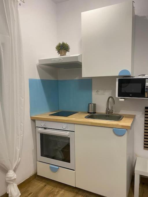 Estudio Completo A Estrenar En Triana * Séville
